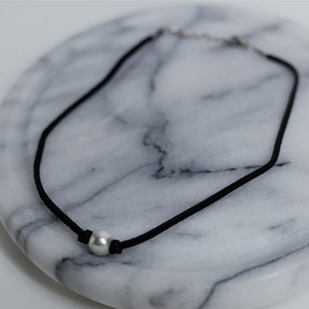 Pearl choker